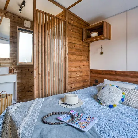 Slow Village Sur Ceze Campingplatz 5*