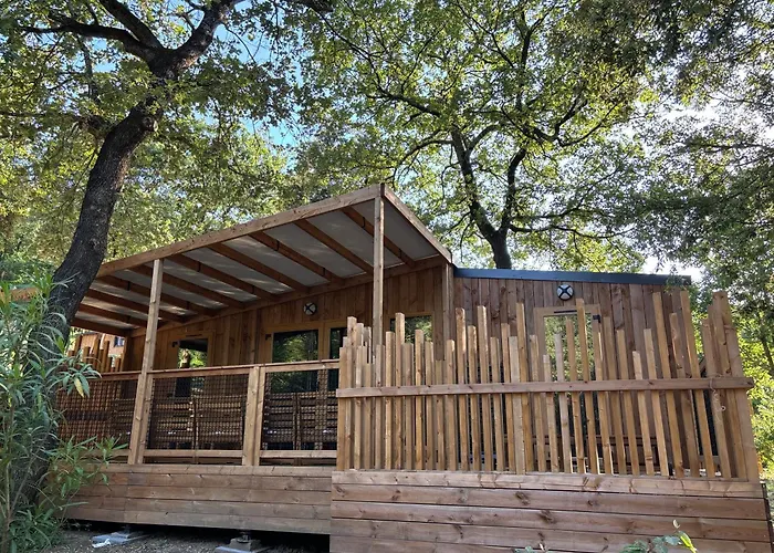 אתר קמפינג Slow Village Sur Ceze 5*