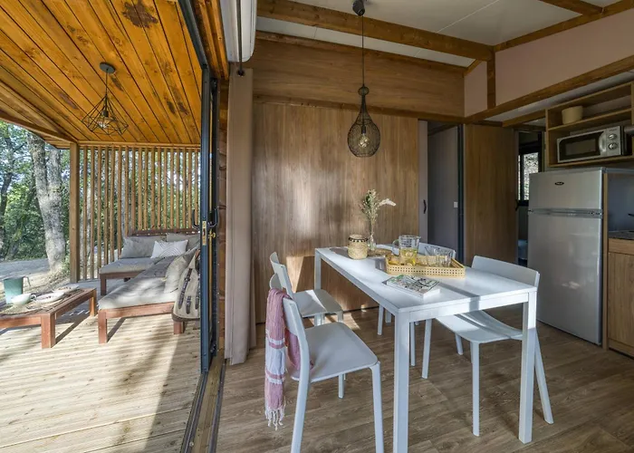 Slow Village Sur Ceze 5* La Roque-sur-Cèze