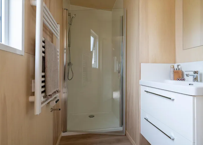 Slow Village Sur Ceze אתר קמפינג La Roque-sur-Cèze