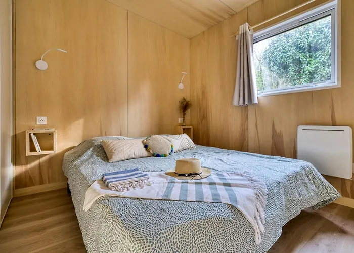 Slow Village Sur Ceze 5* La Roque-sur-Cèze